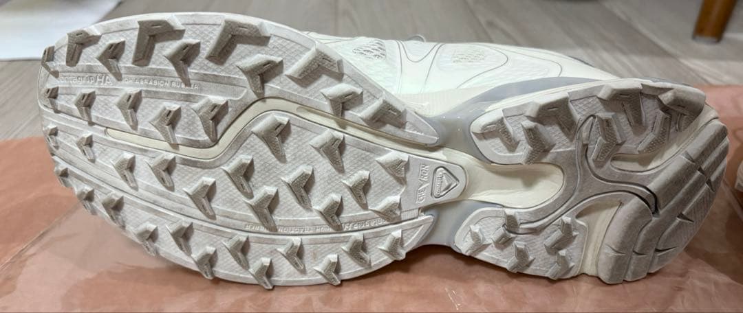 SALOMON XT-WHISPER VOID 24.0 ホワイト スニーカー