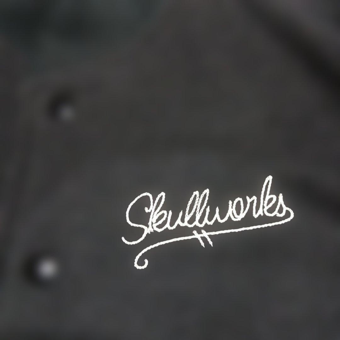 ブランドコラボウール混本革牛袖スタジャン黒ベージュボーンスカルサガラ刺繍新品同様