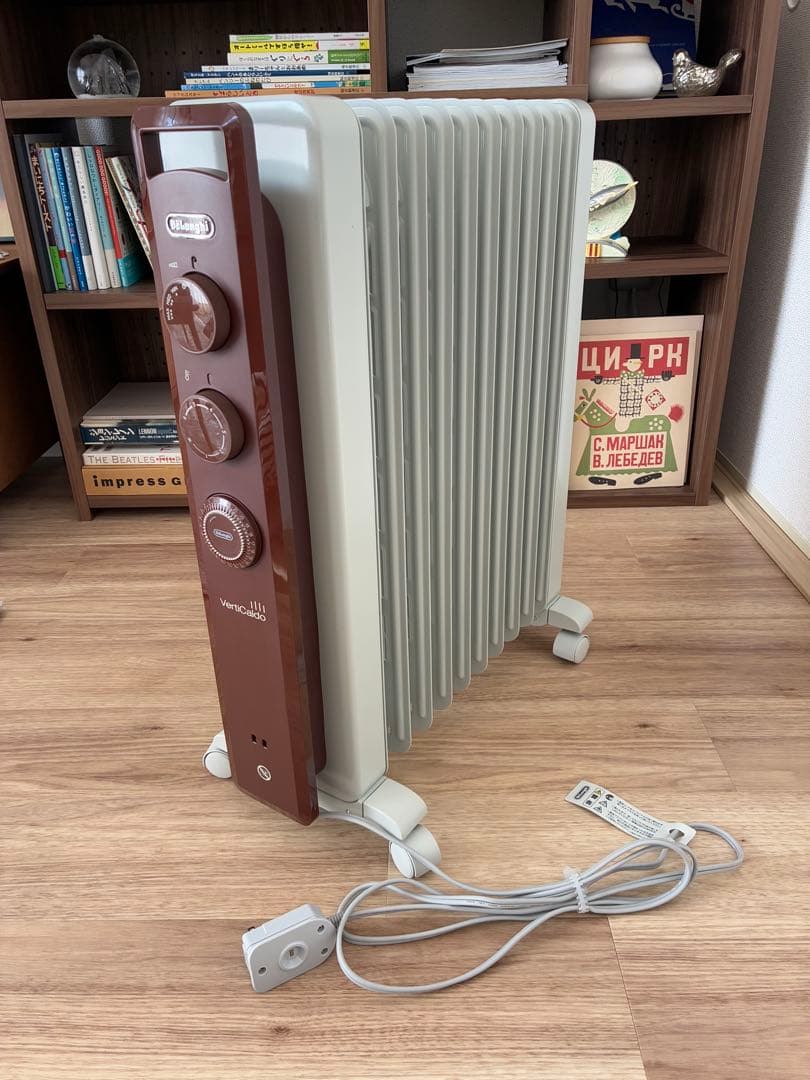 ★新品同様★ ヴェルティカルド★デロンギオイルヒーターRHJ21F1015-BR