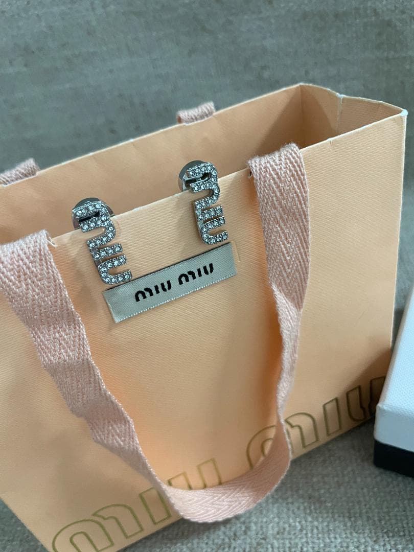 シルバー/美品 ミュウミュウ ピアス miumiu クリスタル