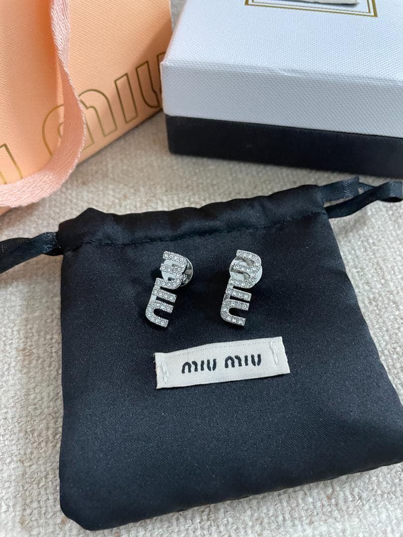 シルバー/美品 ミュウミュウ ピアス miumiu クリスタル
