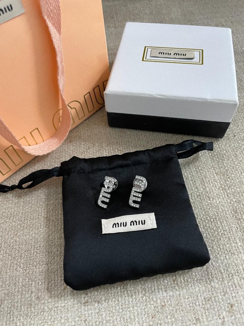 シルバー/美品 ミュウミュウ ピアス miumiu クリスタル