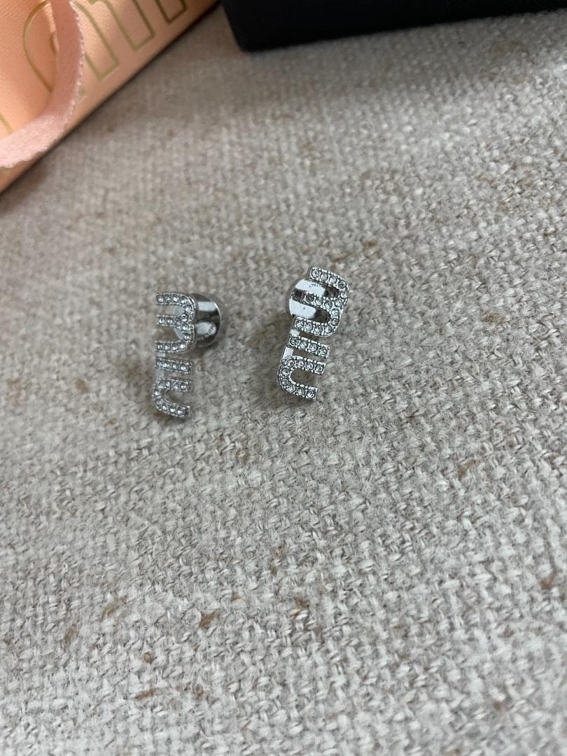 シルバー/美品 ミュウミュウ ピアス miumiu クリスタル