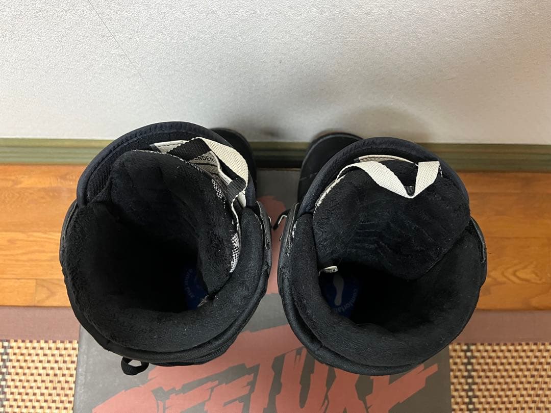 ディーラックス インデペンデント 24.5 ブラック スノーボードブーツ 紐 黒