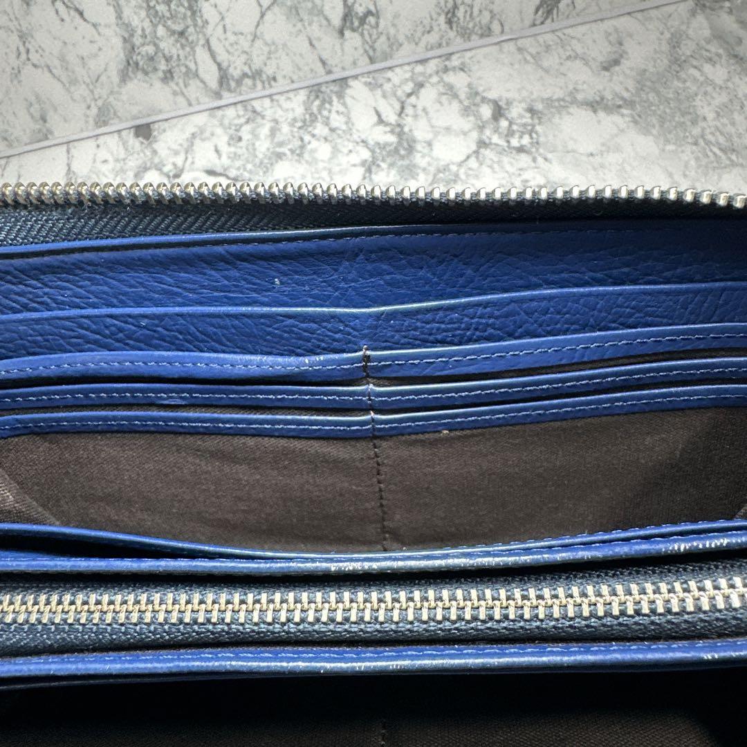 クロコ型押しレザー長財布　ラウンドファスナー　オーブ　ブルー　タッセル付き