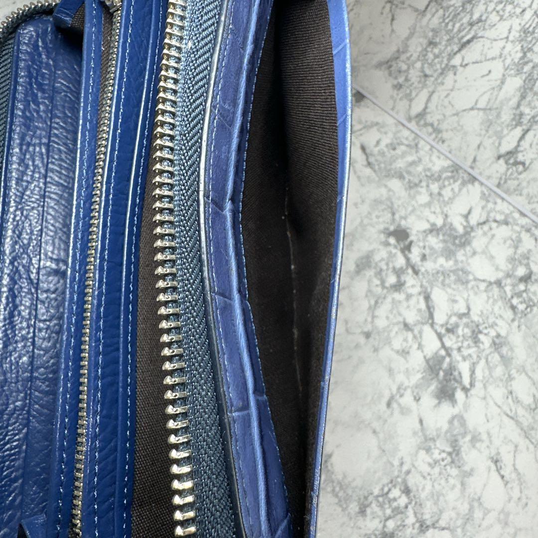 クロコ型押しレザー長財布　ラウンドファスナー　オーブ　ブルー　タッセル付き