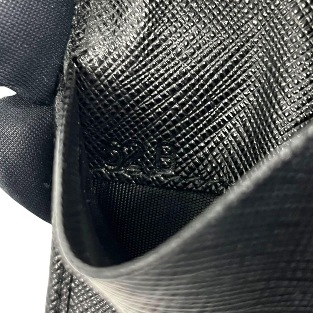 未使用級✨プラダ キーケース 6連サフィアーノレザー 三角ロゴ ブラック