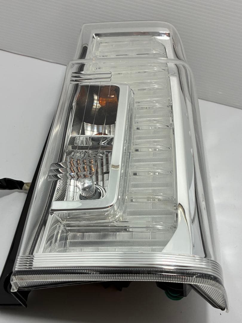 ダイハツ 純正 タント LA600S 右テールランプ 81550-B2582