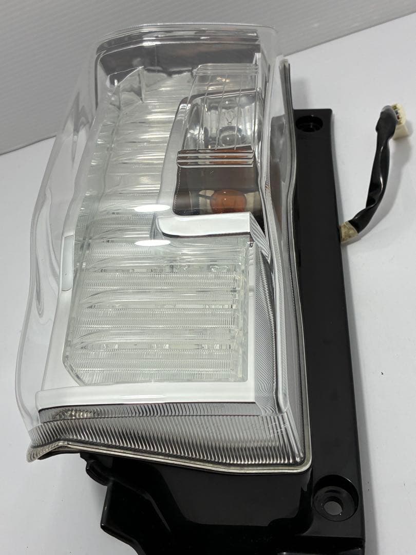 ダイハツ 純正 タント LA600S 右テールランプ 81550-B2582