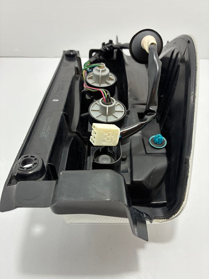 ダイハツ 純正 タント LA600S 右テールランプ 81550-B2582