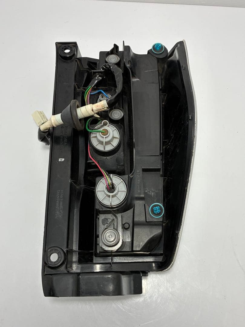 ダイハツ 純正 タント LA600S 右テールランプ 81550-B2582