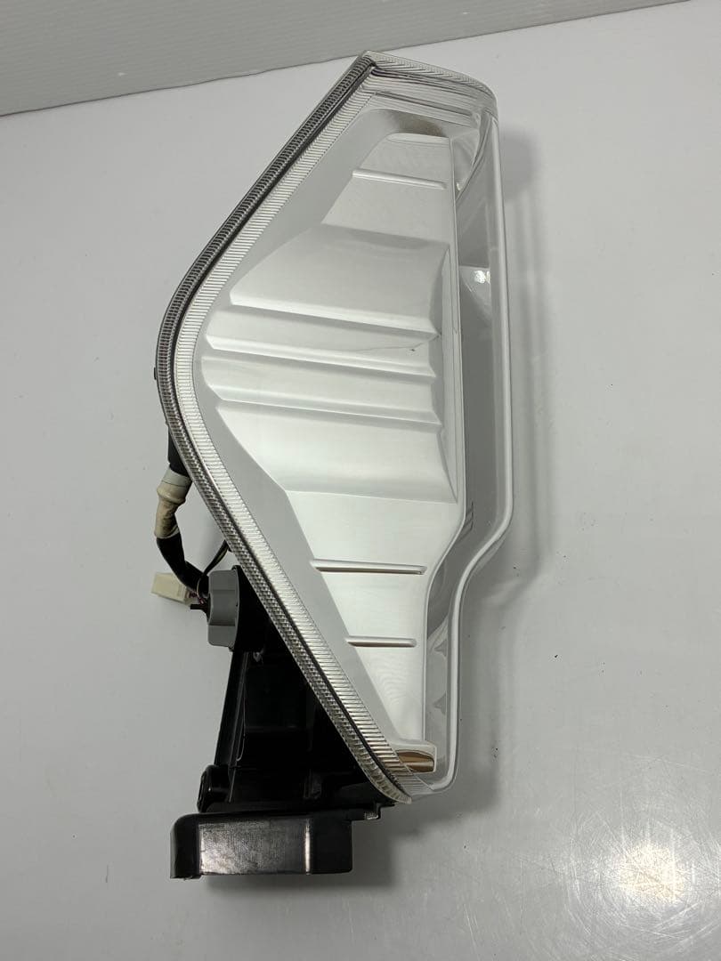 ダイハツ 純正 タント LA600S 右テールランプ 81550-B2582