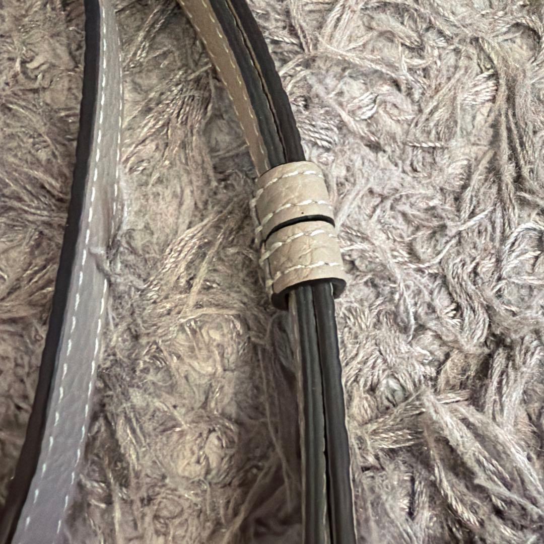 美品　ボナベンチュラ iPhone 15 Pro ケース ストラップ