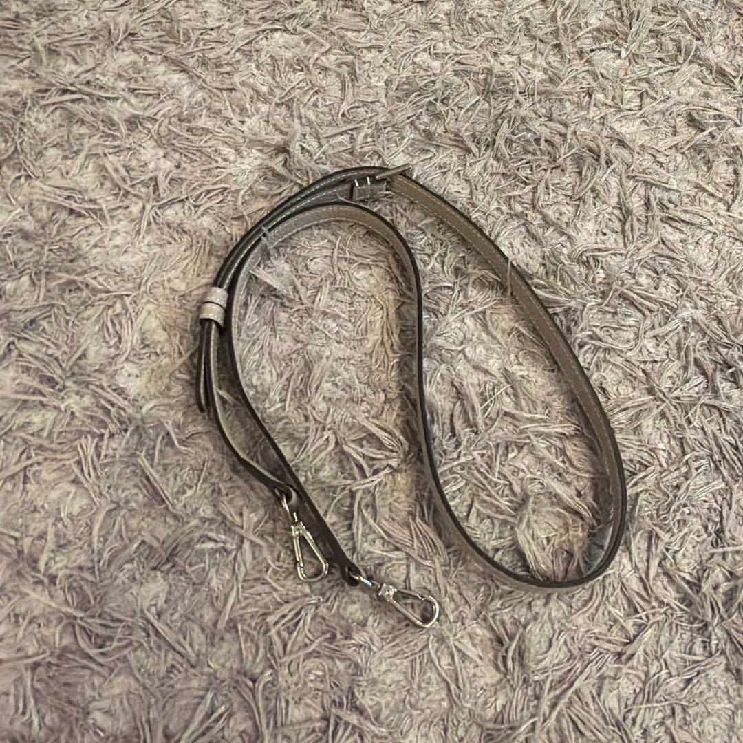 美品　ボナベンチュラ iPhone 15 Pro ケース ストラップ