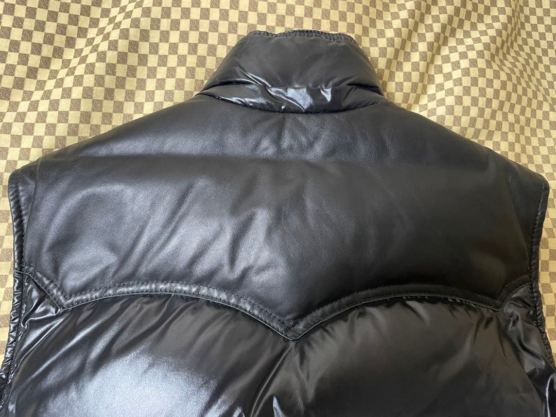 ち*る様 国内正規品　美品DUVETICAダウンベスト　ブラック　ヨーク羊革レザ