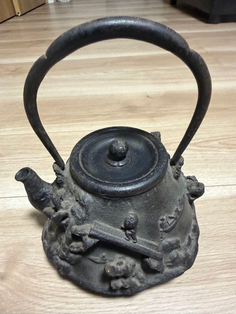 鋳鉄製動物彫刻鉄瓶