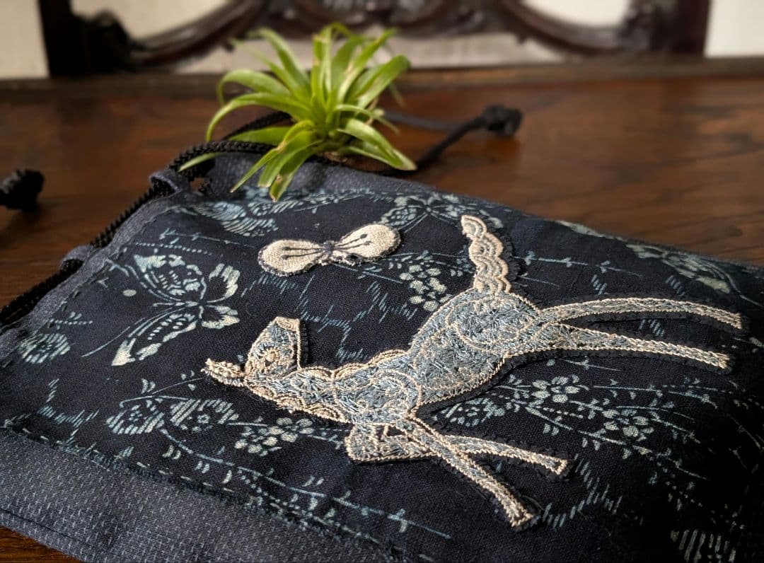 信玄袋巾着《藍型染と蝶々とpapurikko》古布　ミナペルホネン