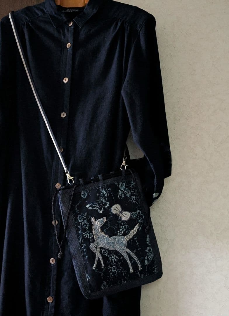 信玄袋巾着《藍型染と蝶々とpapurikko》古布　ミナペルホネン