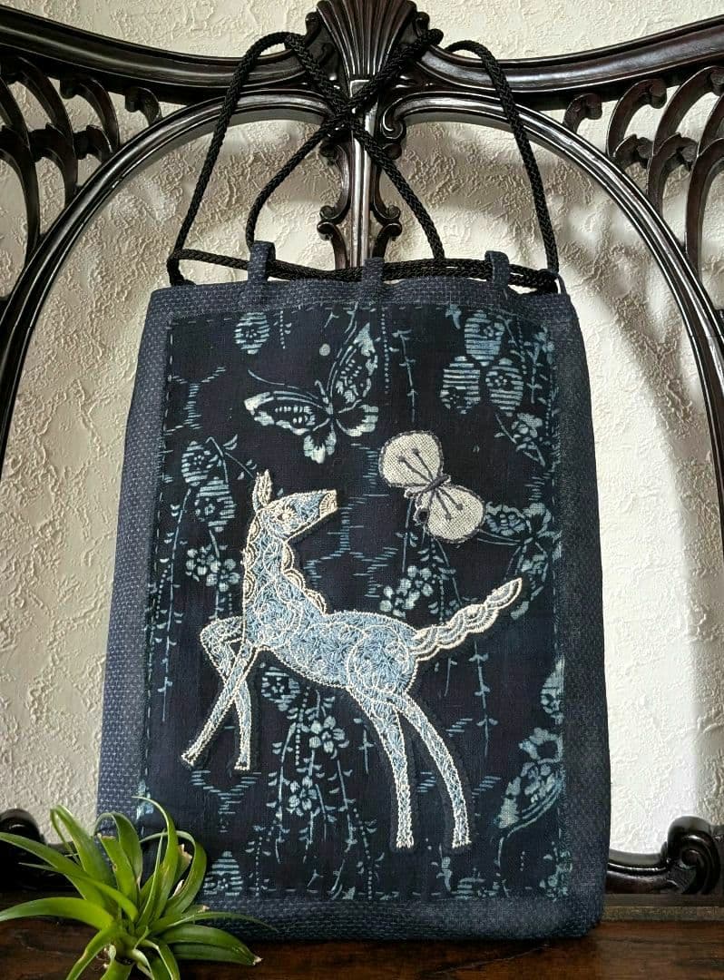 信玄袋巾着《藍型染と蝶々とpapurikko》古布　ミナペルホネン