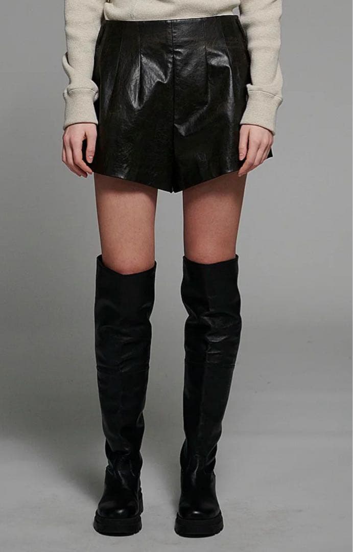 タグ付き新品inscrire 2024 ビーガンレザーショートパンツ34