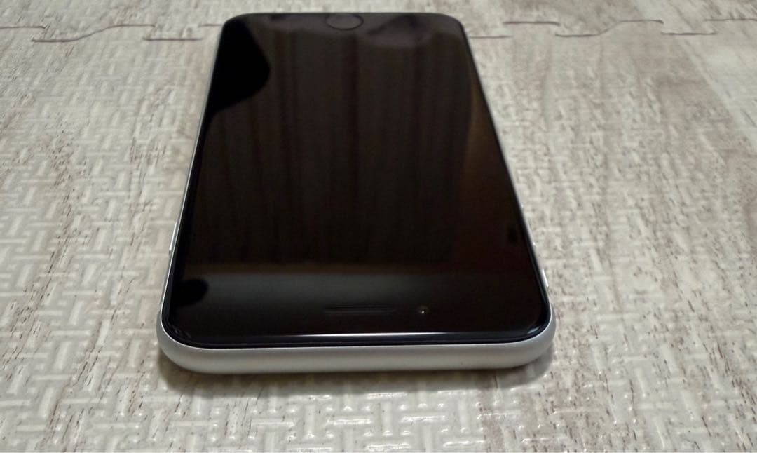 米国版 iPhone SE (第2世代) ホワイト128GB バッテリー87%