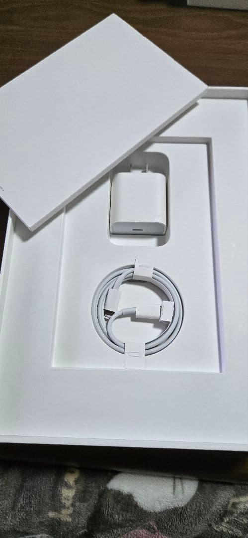 iPad 第9世代 本体 箱付き　未使用に近い