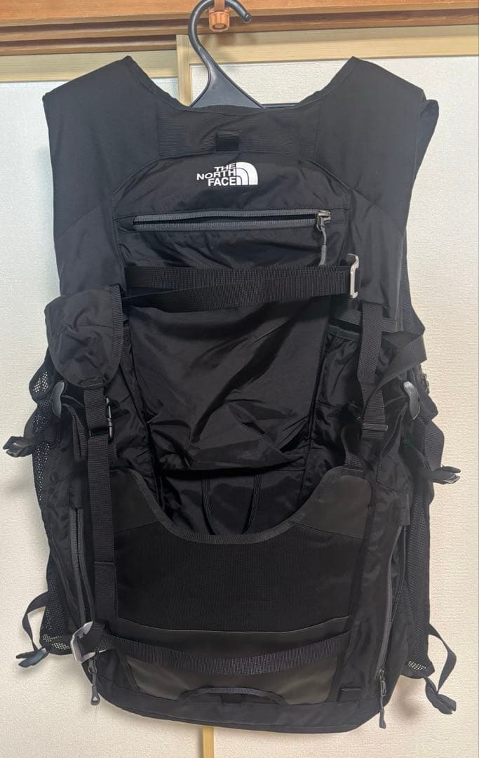 貴重なMサイズ•ノースフェイス・パウダーガイドベスト・重さ1.1kg
