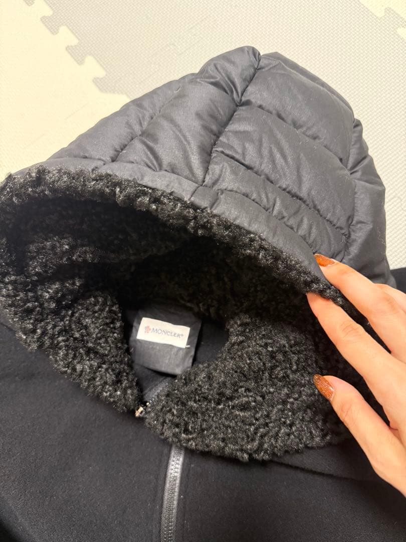 Moncler 黒 フリンジ付きポンチョ