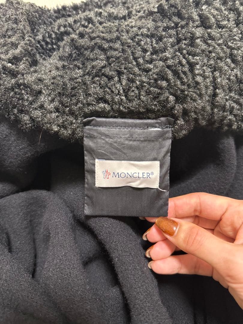 Moncler 黒 フリンジ付きポンチョ