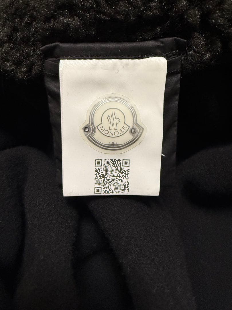 Moncler 黒 フリンジ付きポンチョ