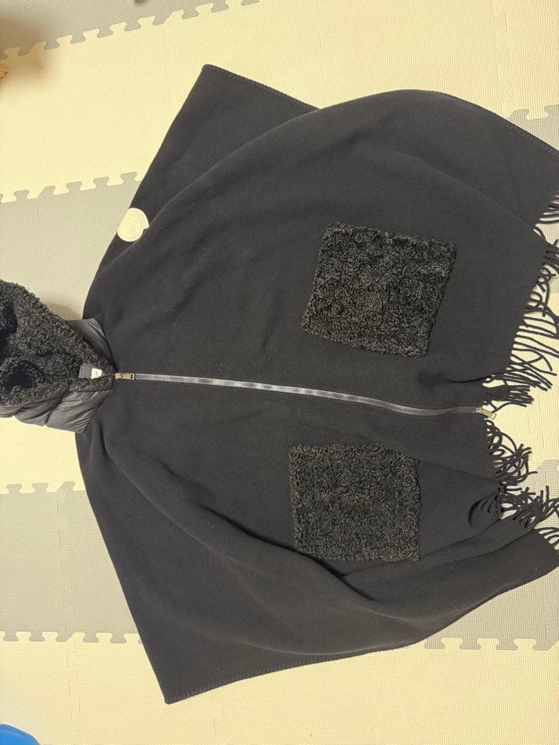 Moncler 黒 フリンジ付きポンチョ