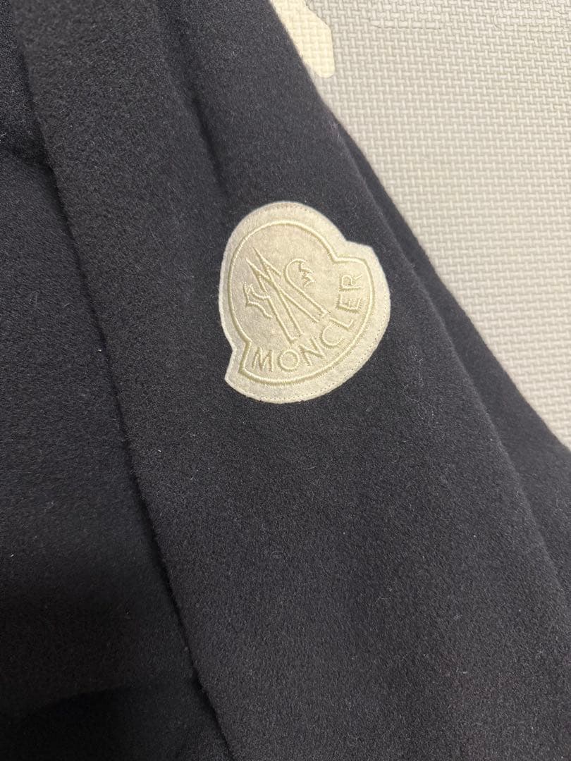 Moncler 黒 フリンジ付きポンチョ