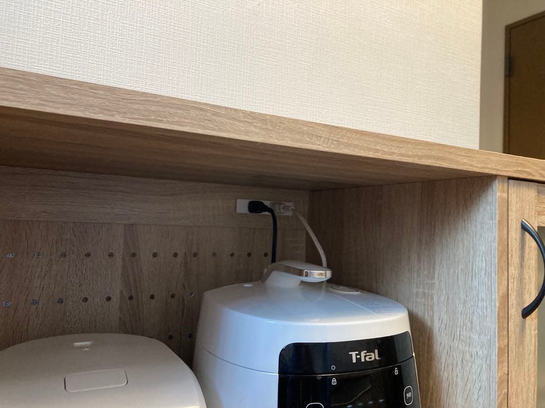 食器棚 ガラス扉コンセント付き