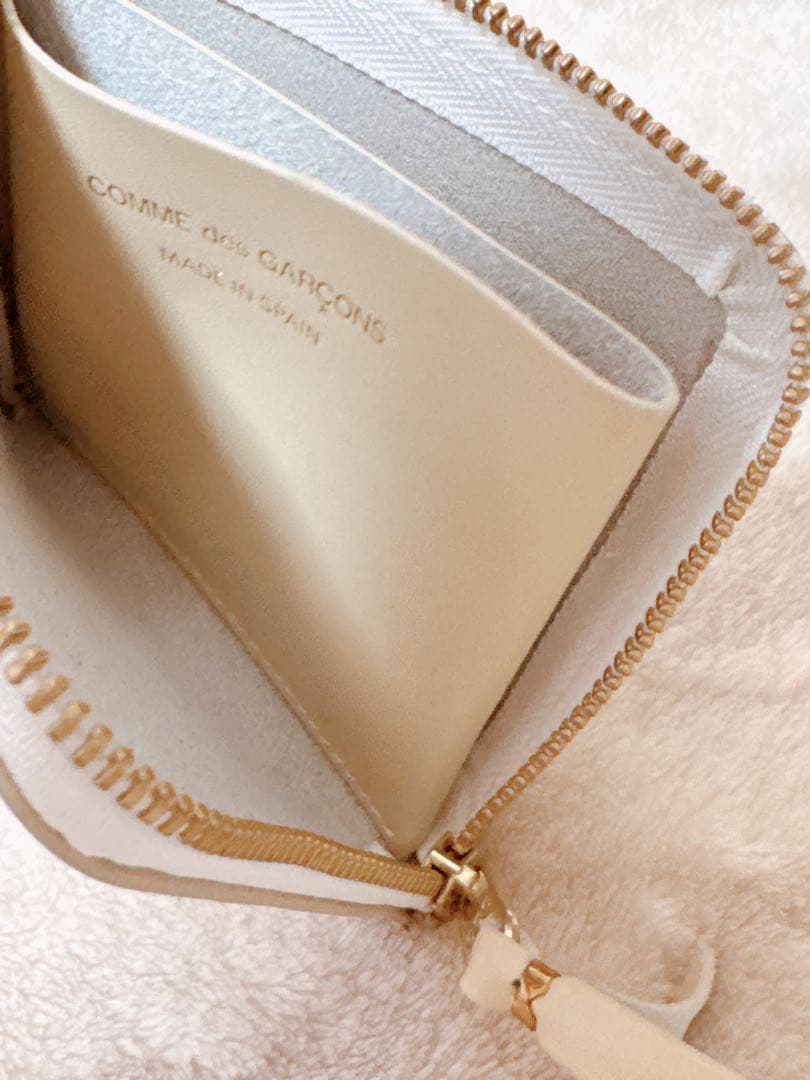 【極美品】冬にぴったり優しいミルキーホワイトカラー♡コムデギャルソンL字財布