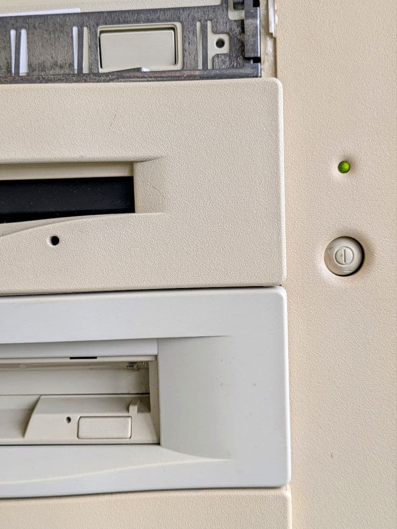 ジャンク品 Appleマッキントッシュ Quadra 840AV