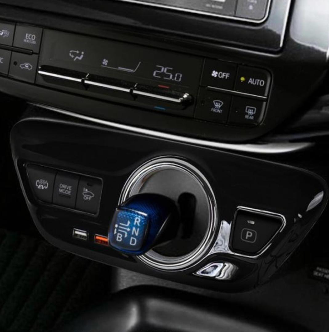 プリウス 50系 シフトパネル LEDライト メッキリング　USBポート2個