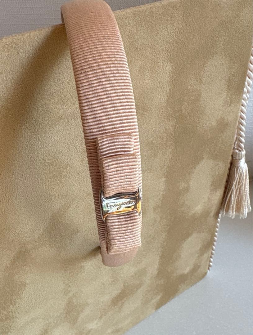 フェラガモ　カチューシャ　ピンク　細タイプ