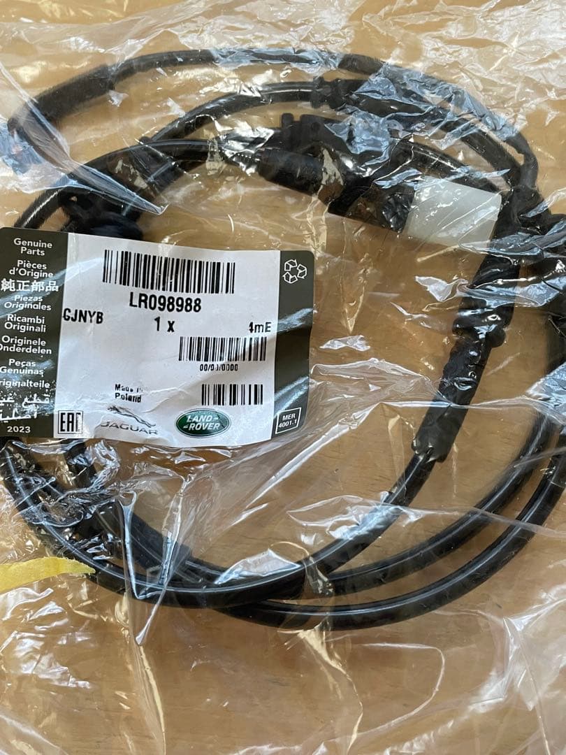 ランドローバーディフェンダー　純正ブレーキパッド+パッドセンサー　新品前後セット