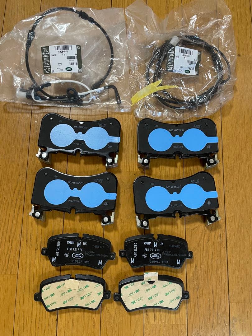 ランドローバーディフェンダー　純正ブレーキパッド+パッドセンサー　新品前後セット