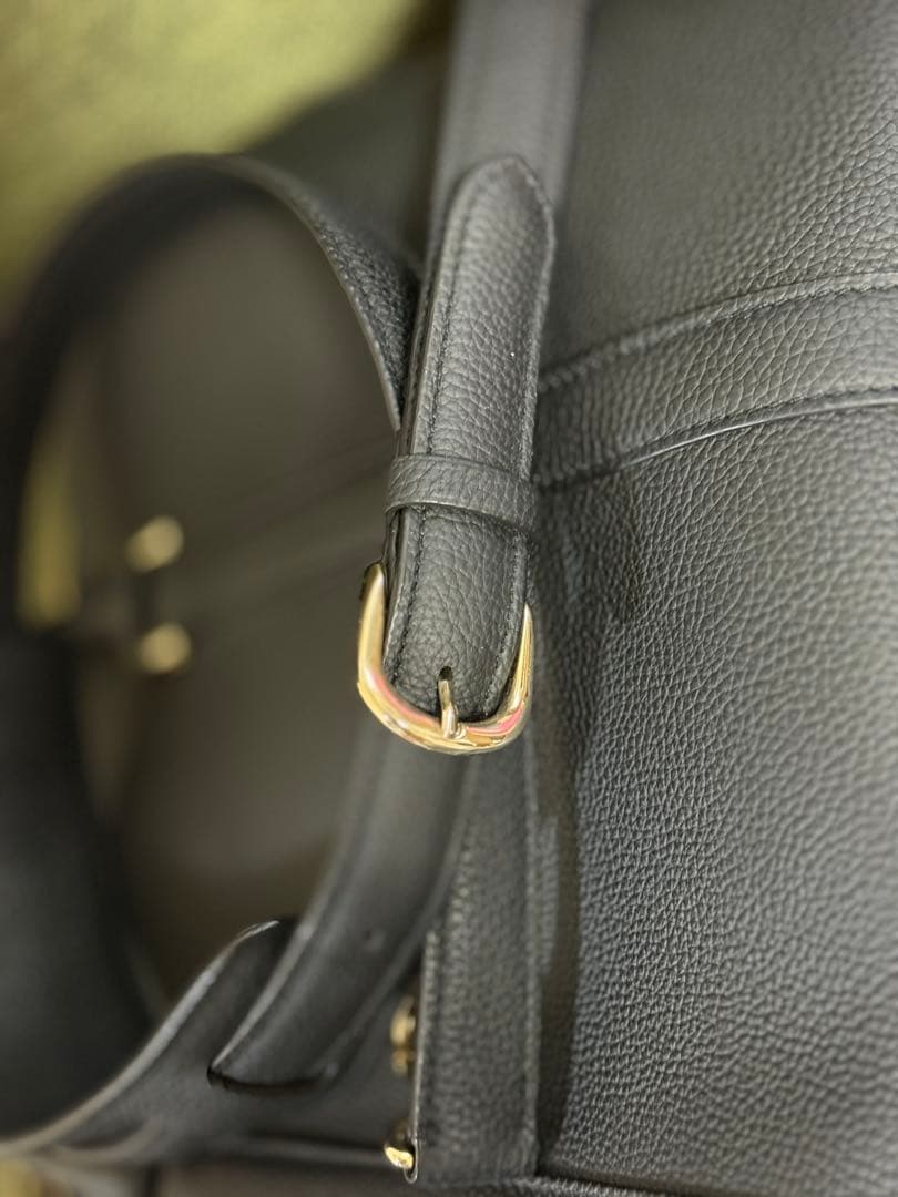 カンダミサコ「pane」黒×ゴールド金具