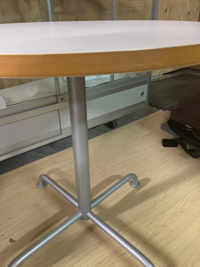 まりやん⭐︎　ミッドセンチュリー的デザインの　円卓　テーブル　業務用