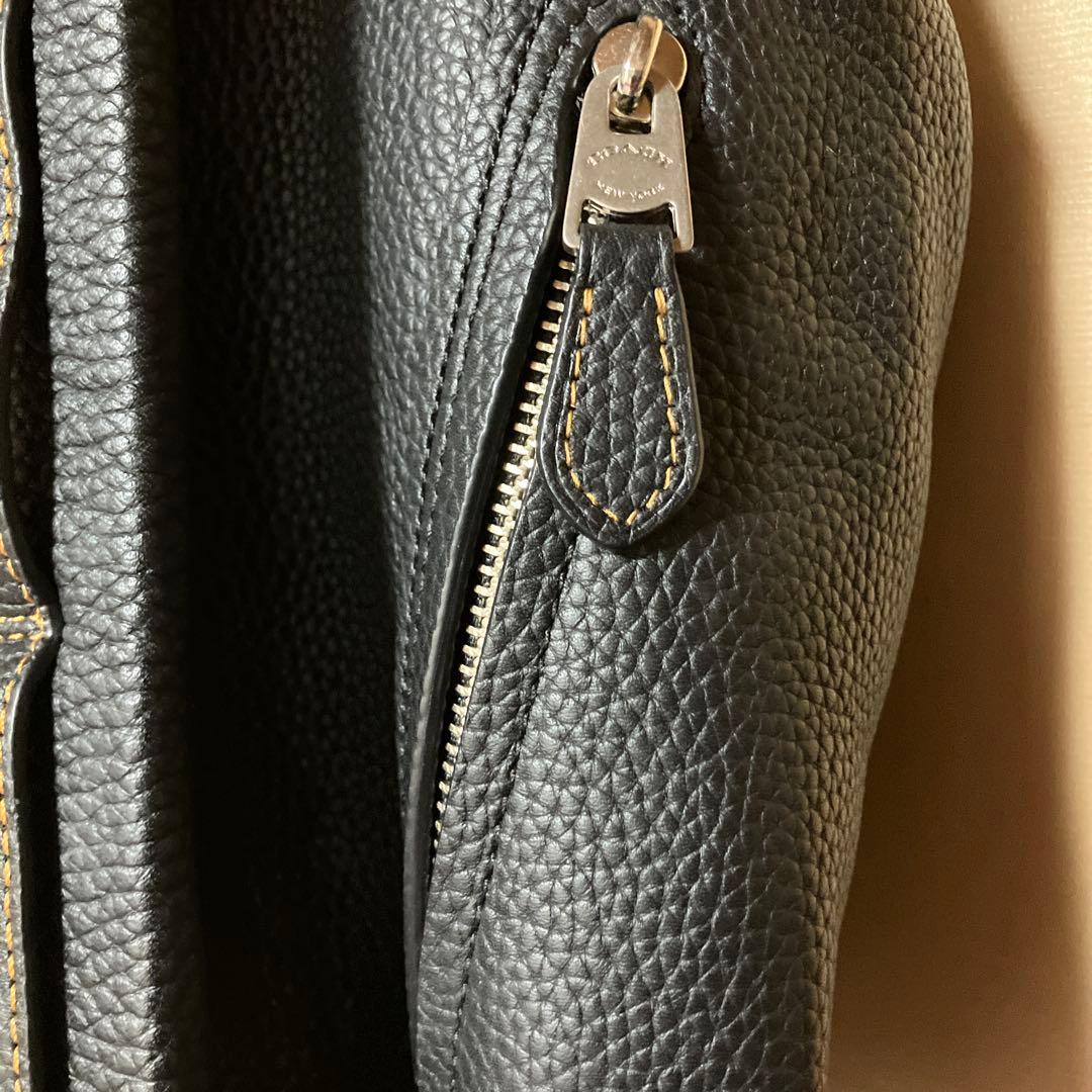 スタッズ付き黒リュック