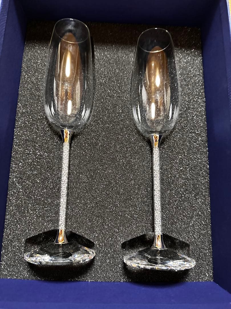 SWAROVSKI クリスタル フルートグラス 2個セット　ミラートレイ付き