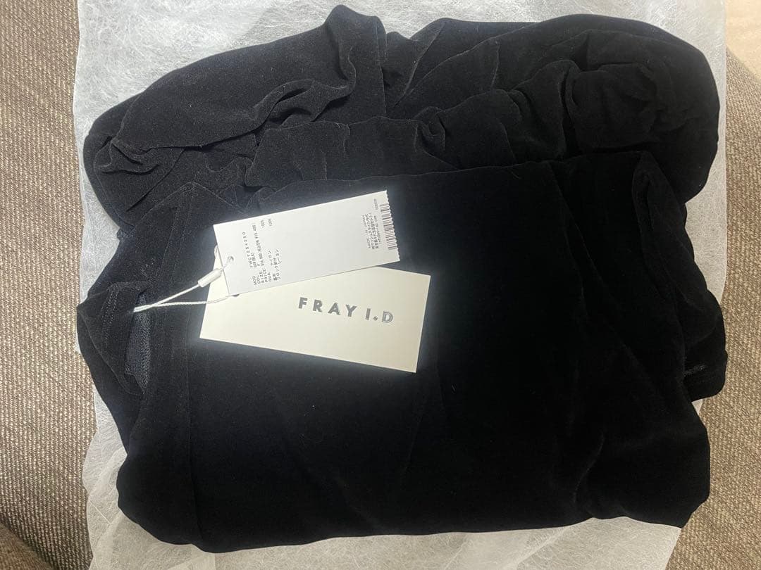 オフショルフロッキーチュールトップス　Black