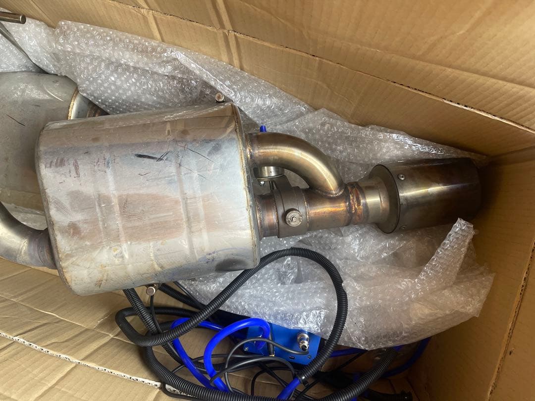 kuroneko レヴォーグ　ワンオフマフラー 可変バルブ付き