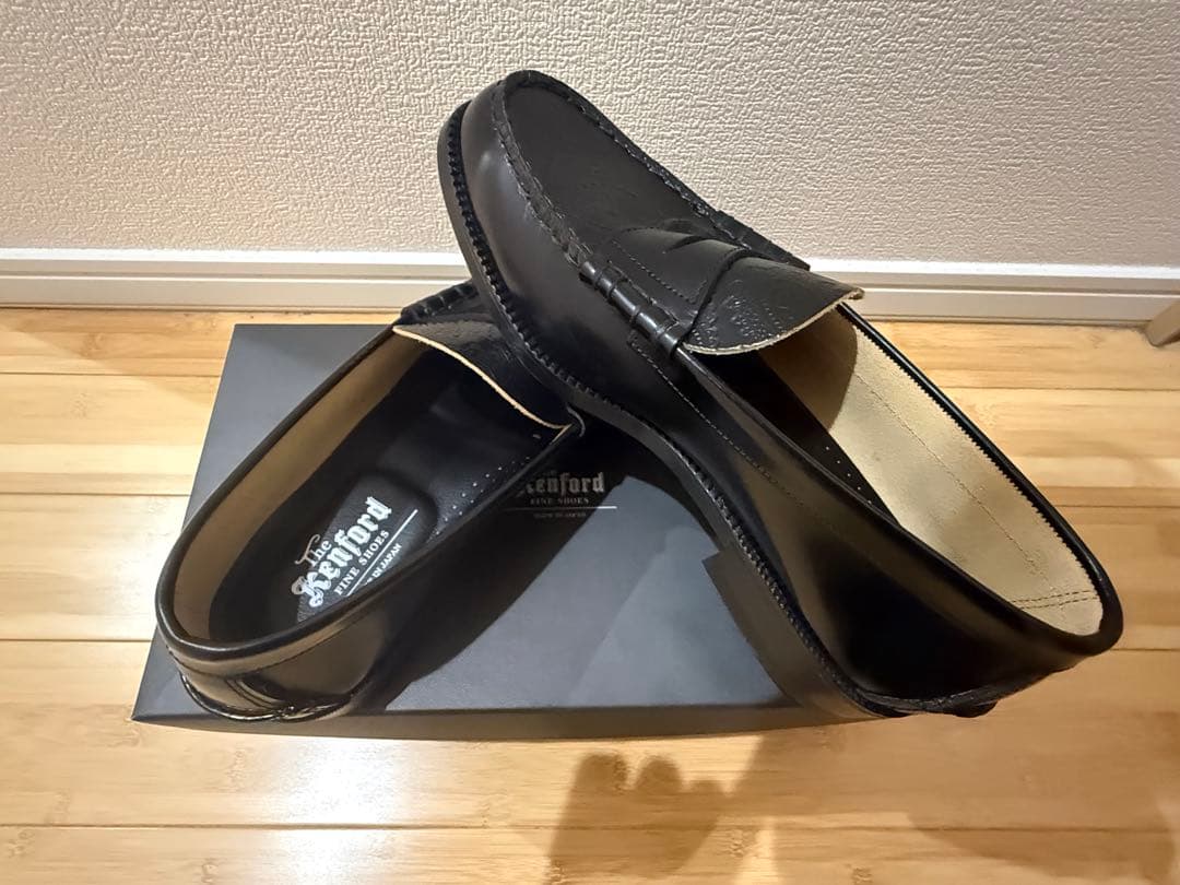 靴 The Kenford Fineshoes EMBOSSED LOAFERS