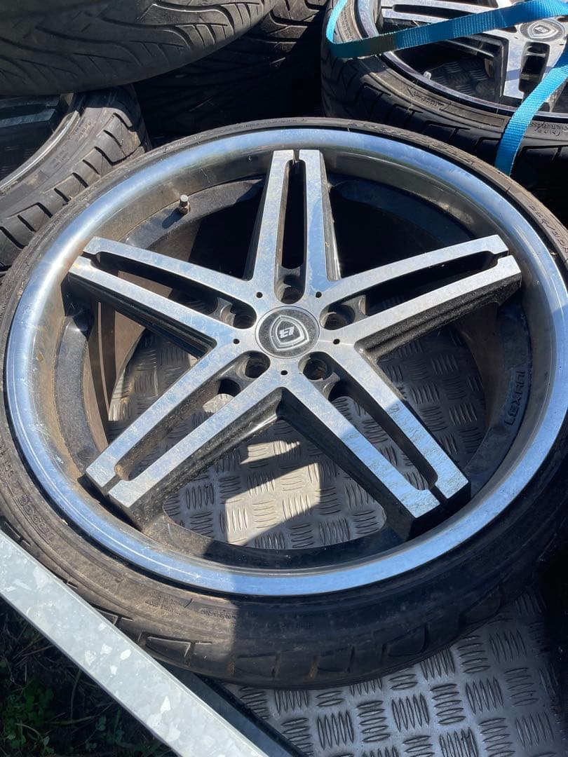 ム*ス様 クライスラー300c取り外し22インチホイール4本