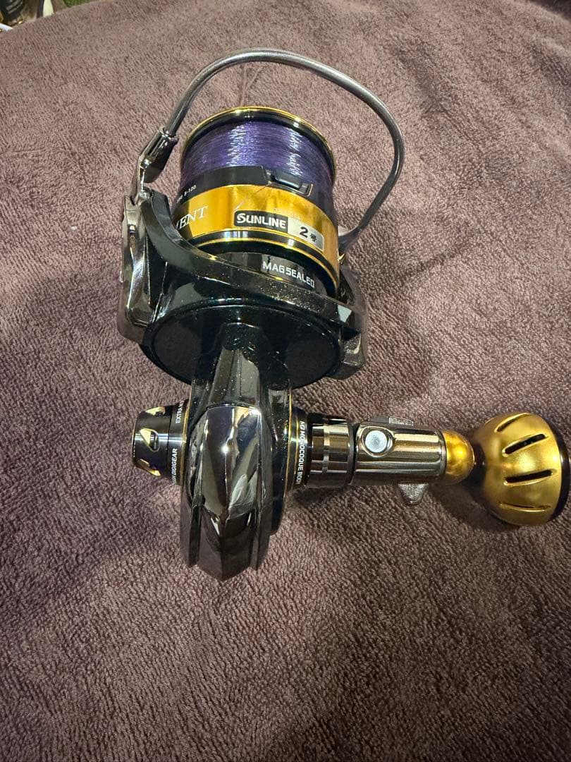 ダイワ22トーナメントISO 3000XH-LBDカスタム美品！