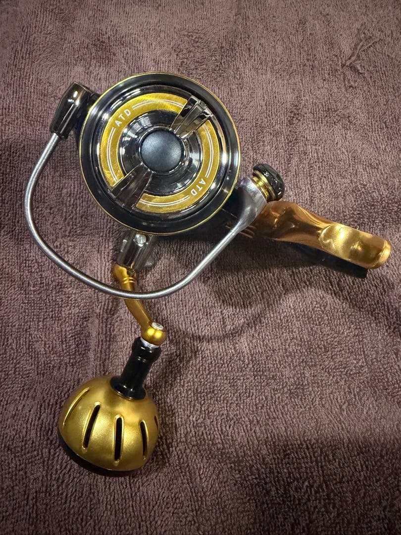 ダイワ22トーナメントISO 3000XH-LBDカスタム美品！