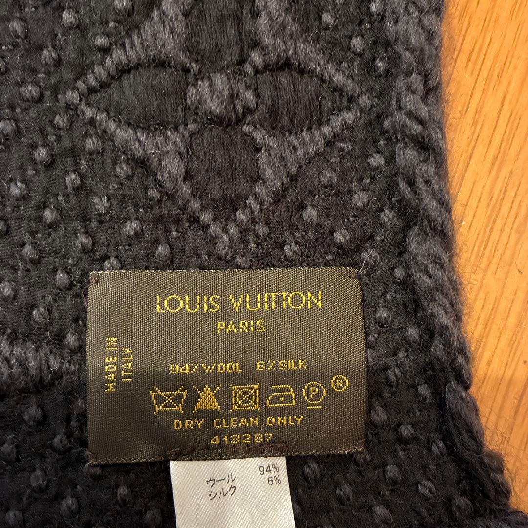 ルイヴィトン　濃いグレー　ロゴ入り マフラー
